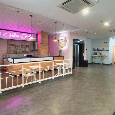 Cleo Hotel Tunjungan Surabaya Exterior foto